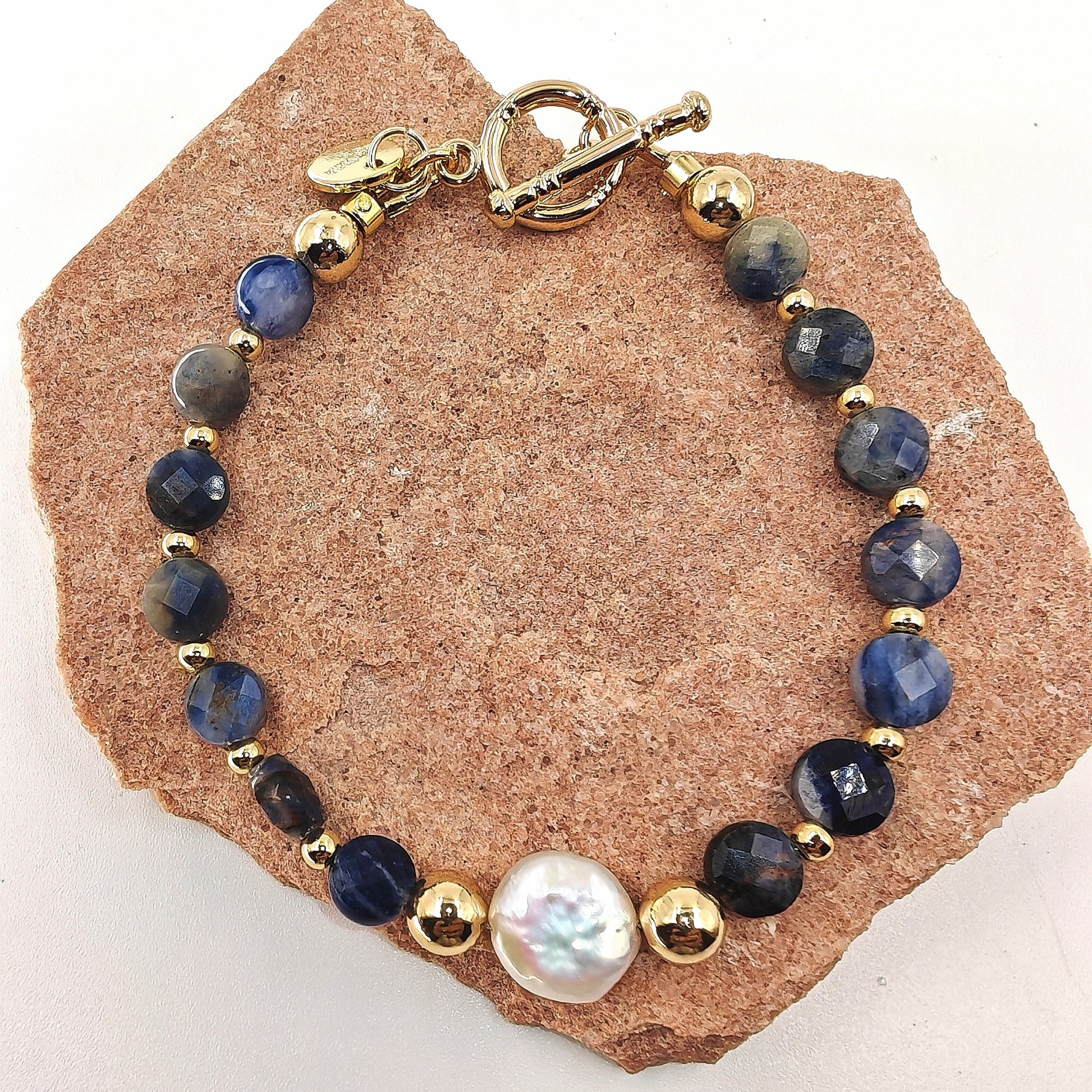 14K gold-plated bracelet with 6.4mm baroque lapis and pearl